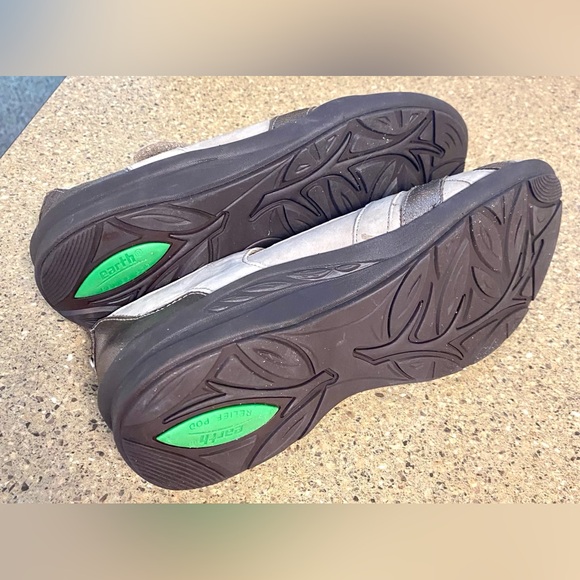 NWT Earth Women's Gray and Brown Flats genuine leather very comfortable. - Picture 6 of 8